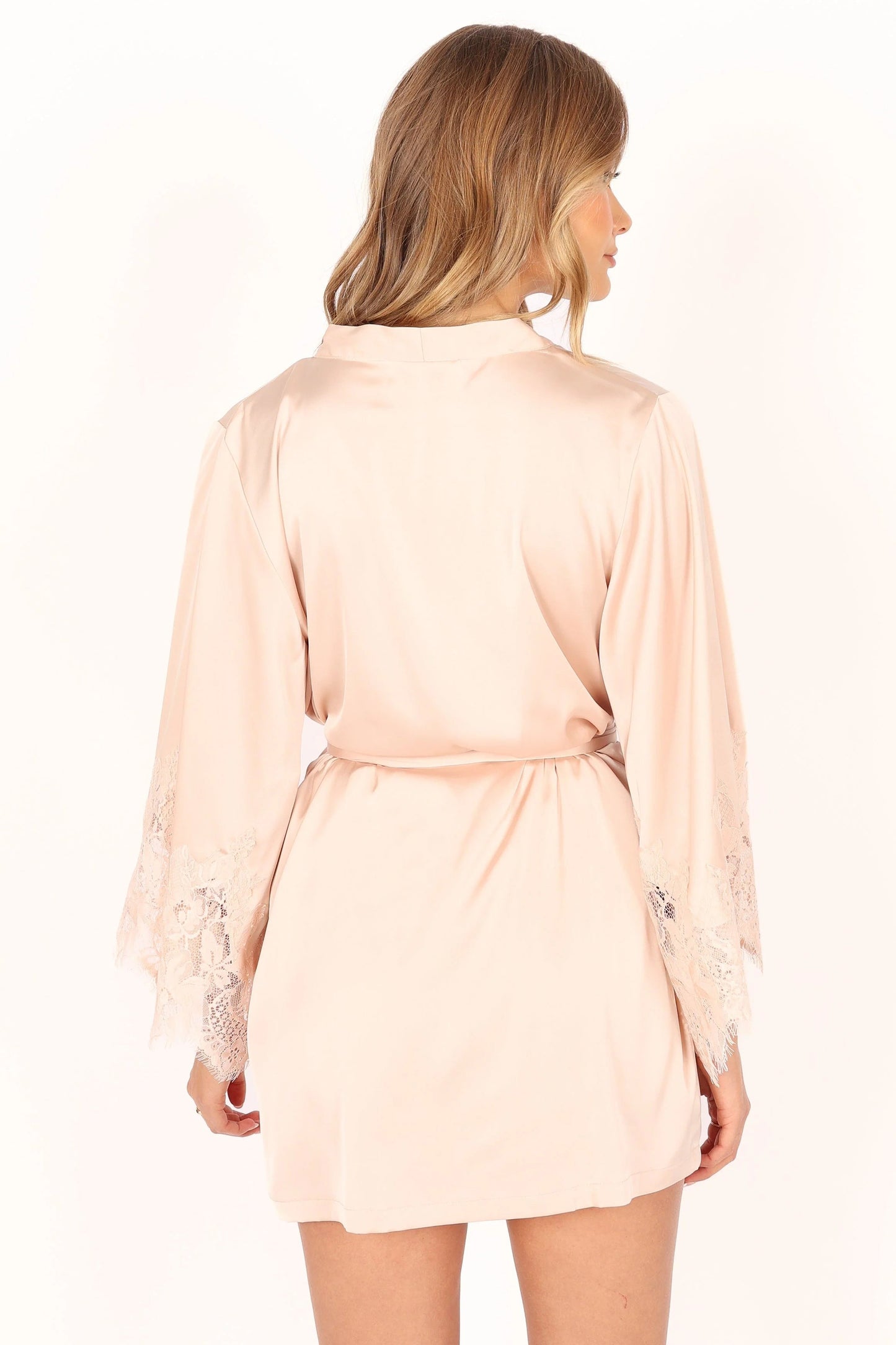 Dara Scalloped-Lace Satin Robe